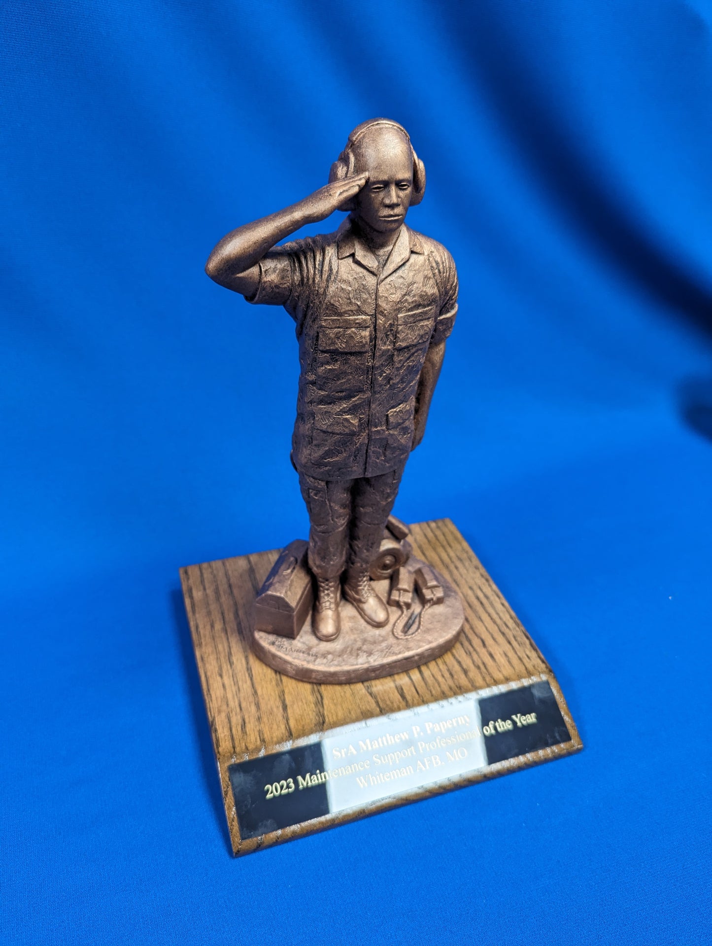 Male Maintainer on Oak Base