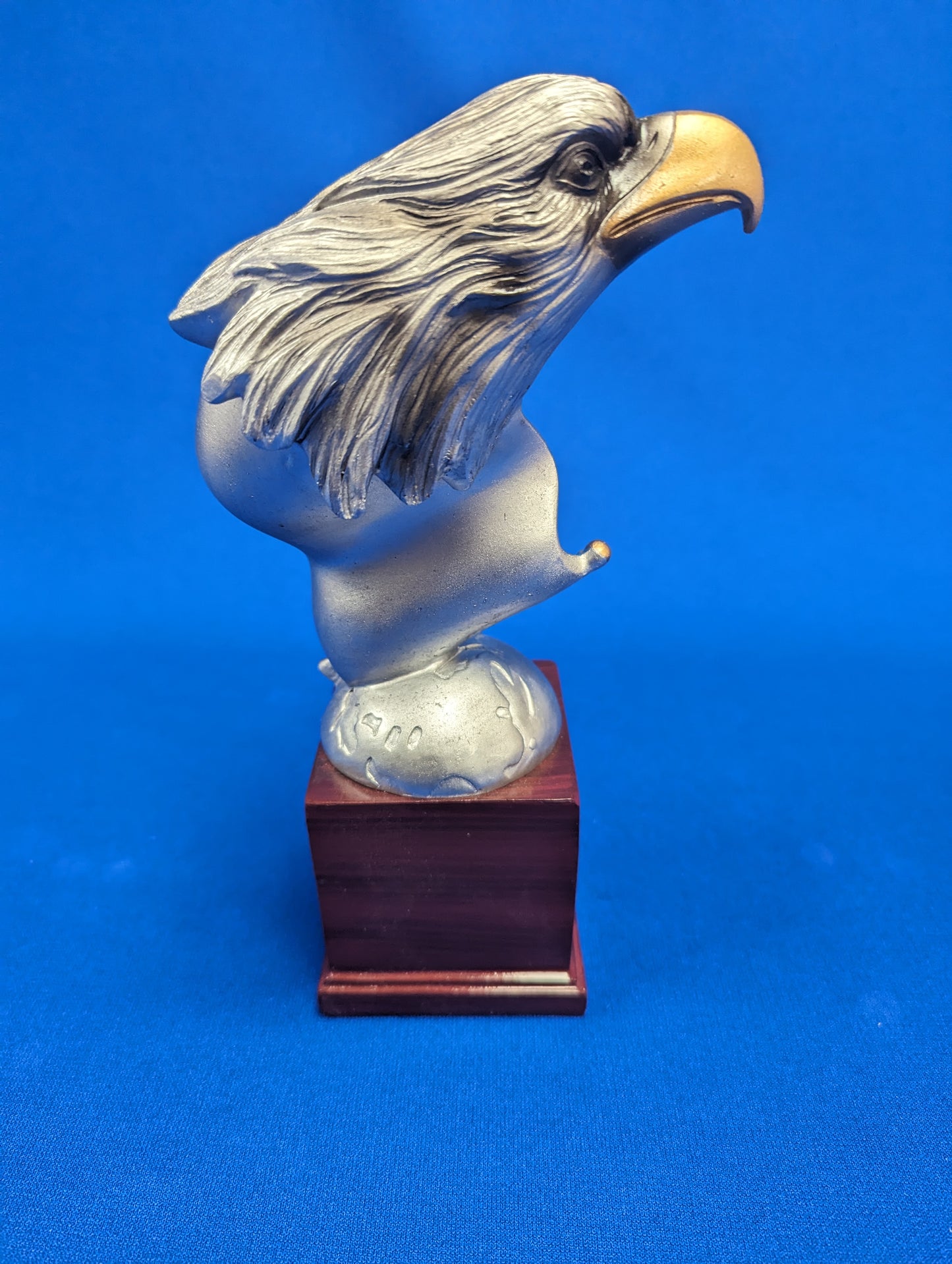 8.5" Eagle Head with Flag